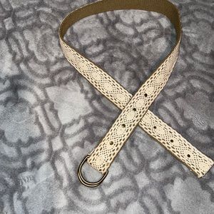 NWOT cream lace belt with tan backing size 7-9!